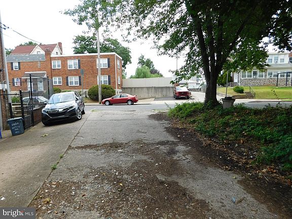 5th image of 6422 Oxford Ave