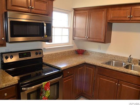 3rd image of 208 Gawain Dr