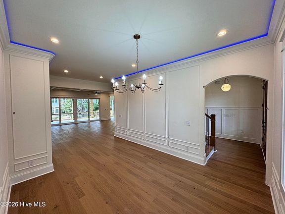 5th image of 730 Diamondhead Drive S