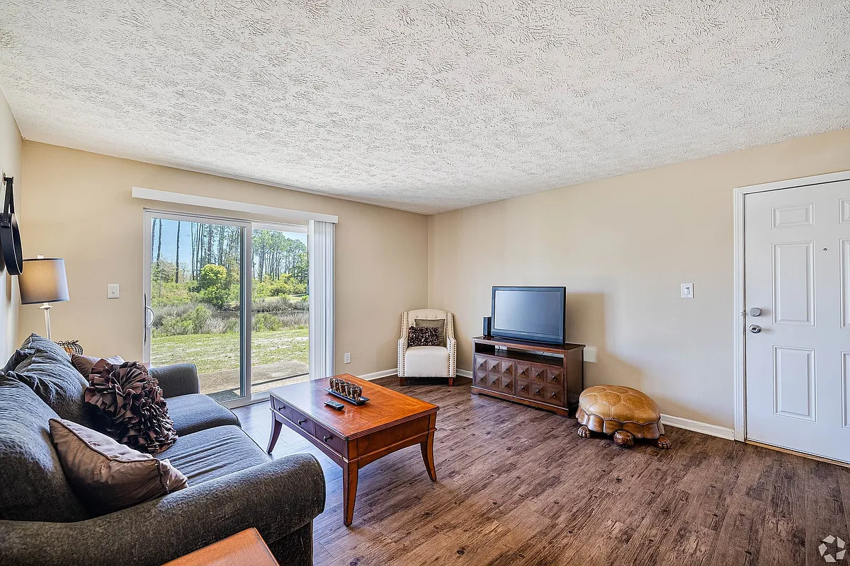 Living Area - Turtle Lake