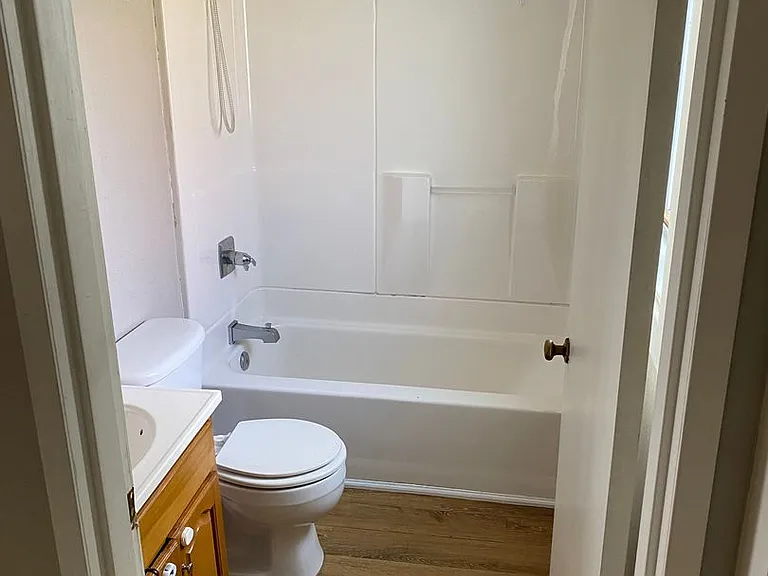 100 Commercial Ave — Photo 19