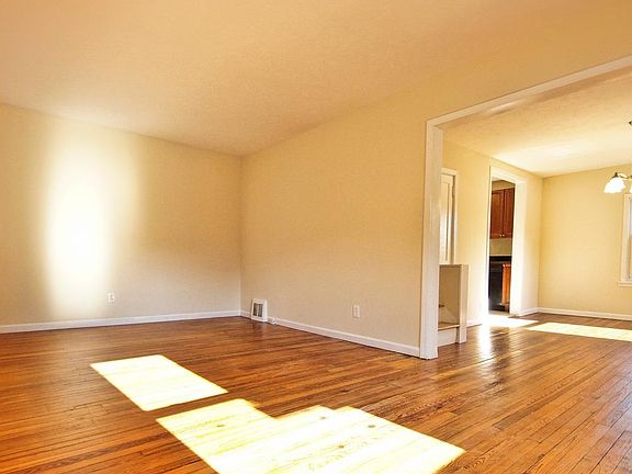 3rd image of 1360 Iroquois Ave