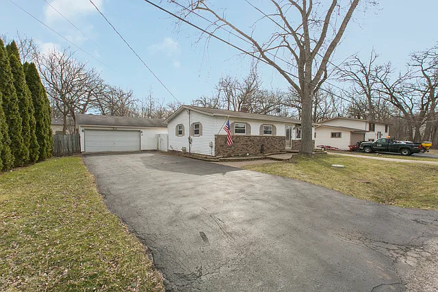 33 Eastwood Ave photo 1