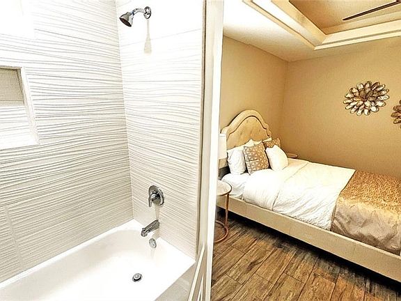 5th image of 3417 Golden Dr #1