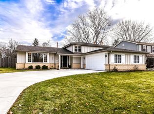 945 N Marsha Dr, Palatine, IL 60067