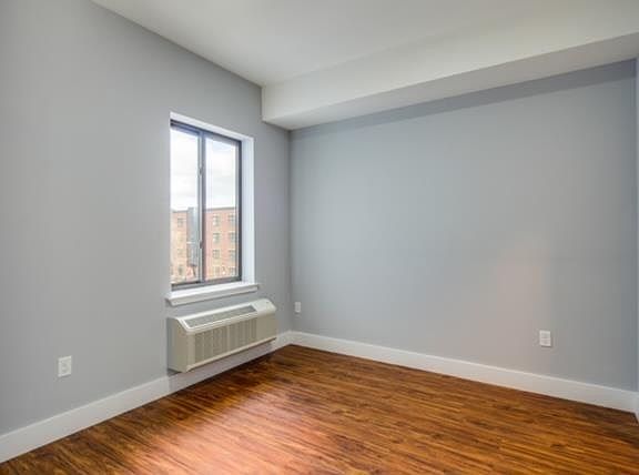 5th image of 424 Whiton St #403