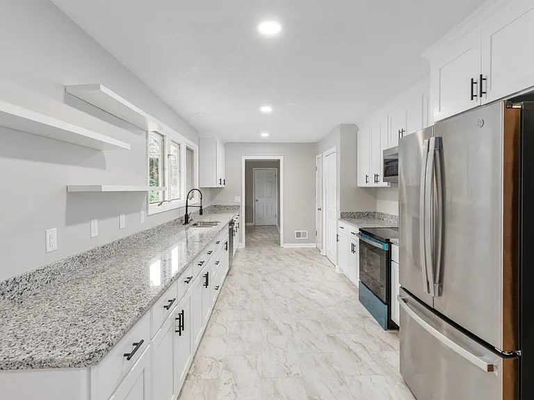 400 Derby Ln #2 — Photo 11