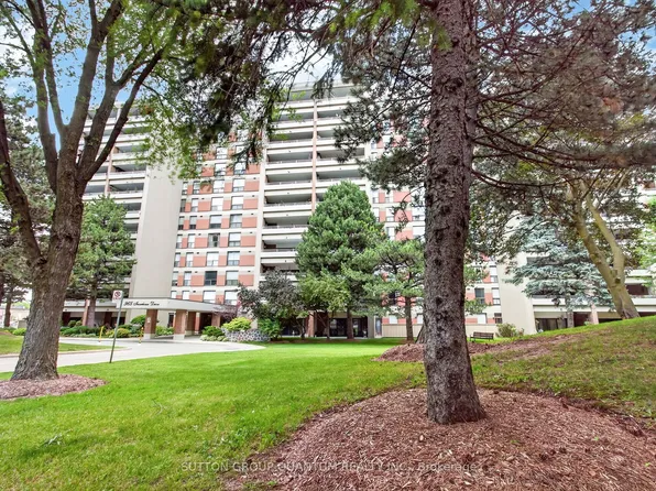 965 Inverhouse Dr #504, Mississauga, ON L5J 4B4