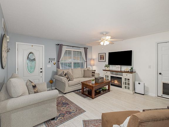 4th image of 10238 Knob Hill Dr