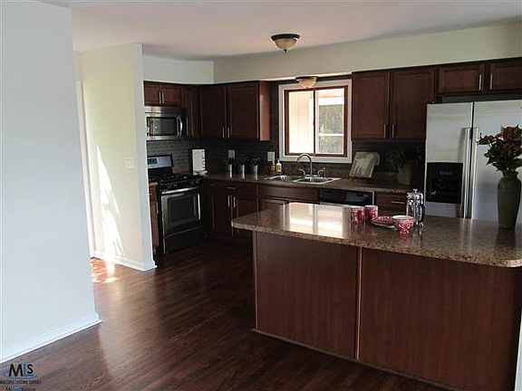 5th image of 2881 Hope Ave