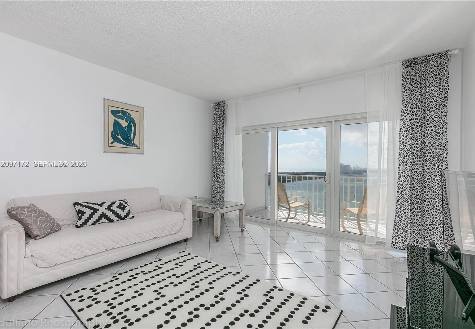 Arlen House West Condo — Photo 2