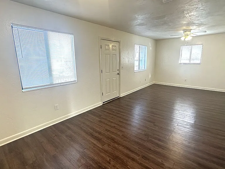 303 S Lipona Rd — Photo 4