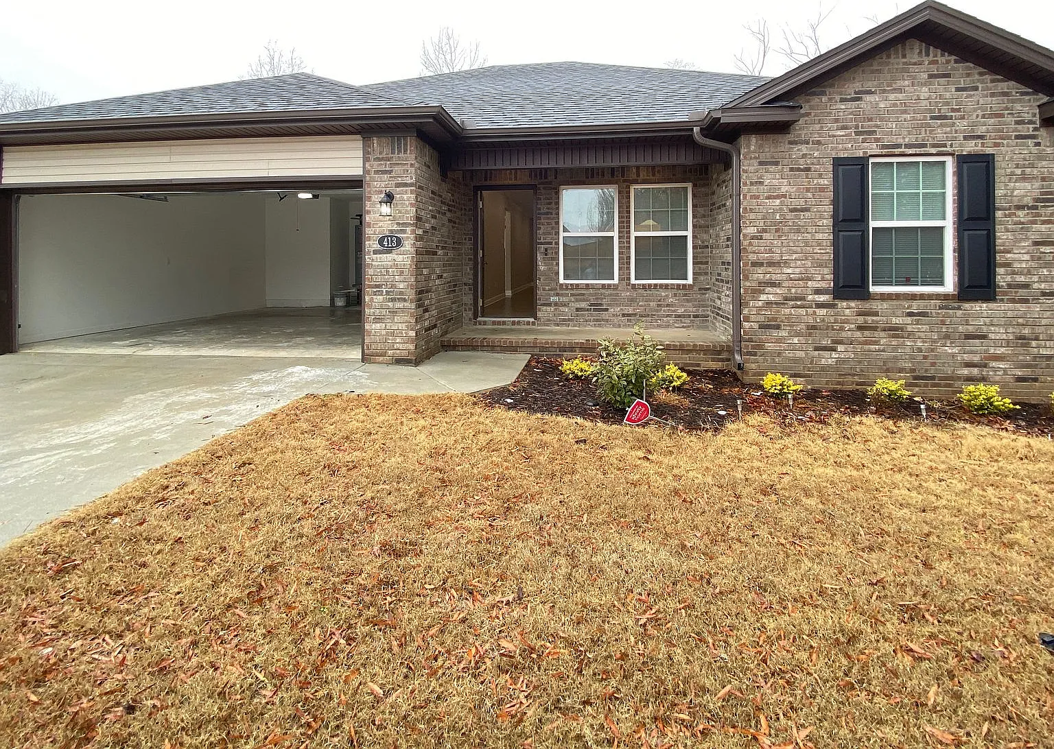 413 Sparrow Rd — Photo 1