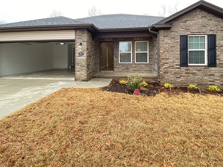 413 Sparrow Rd — Photo 1