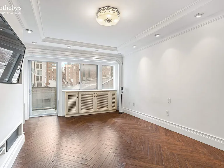 160 E 23rd St #2B — Photo 1