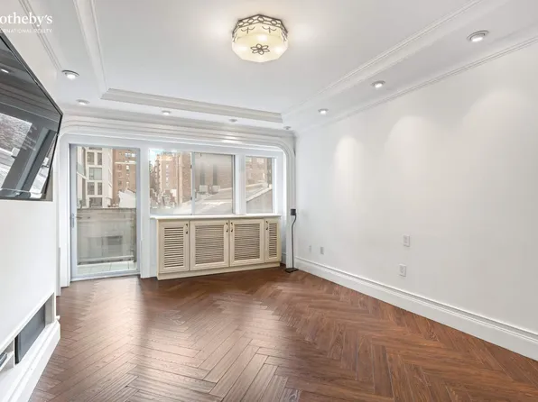 160 East 23rd Street image 2 of 9