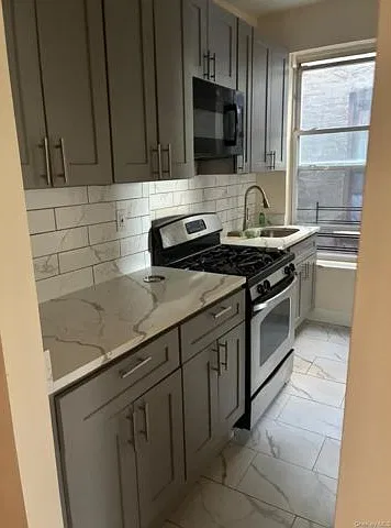 4 bed, 1.0 bath, 3708 sqft, $4,500 — Photo 4