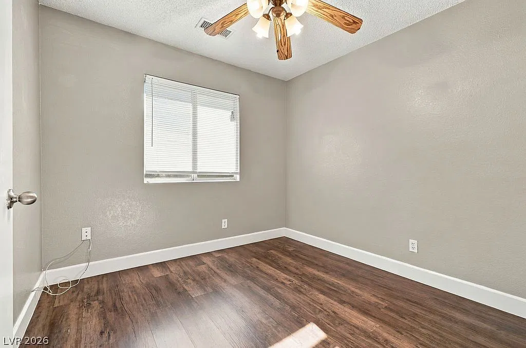 3 bed, 2.0 bath, 1381 sqft, $2,250 — Photo 4