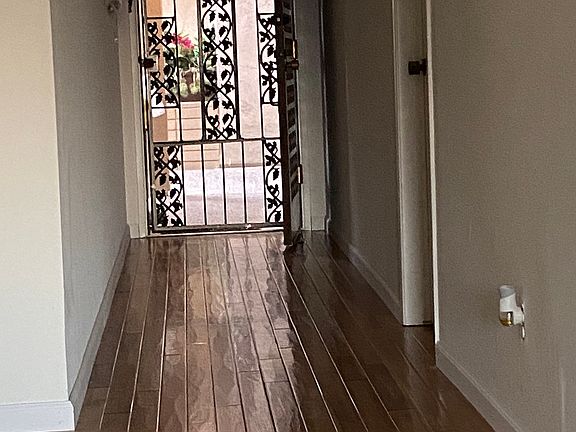 4th image of 2915 Lawrence St APT 2
