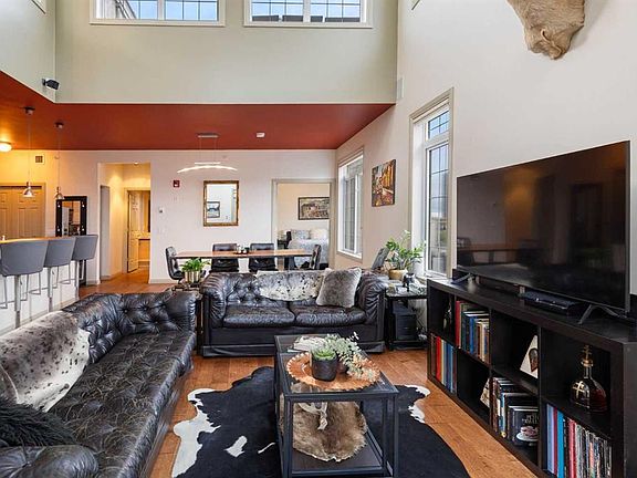 3rd image of 527 15th Ave SW #406