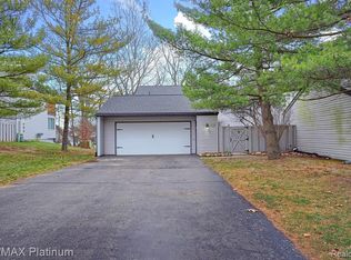 2779 Monte Vis, Brighton, MI 48114