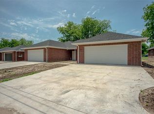 1721 Division St, Commerce, TX 75428