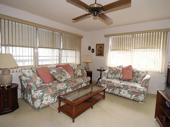 5th image of 209 Farnham Cres #I