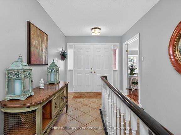 5th image of 933 Playfair Rd