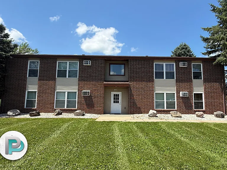 801 Clover Ct #4 — Photo 3