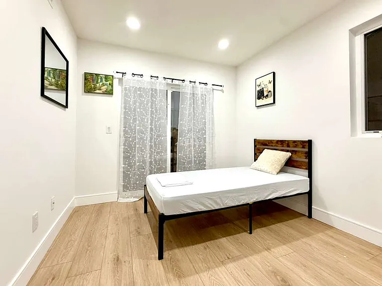 1619 2nd Ave #6 — Photo 3