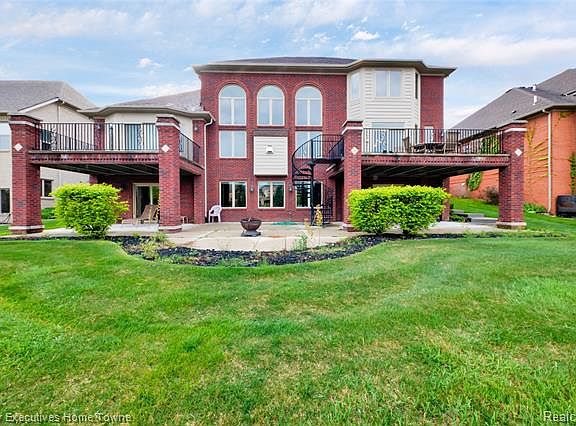 3rd image of 57320 Stonebriar Dr