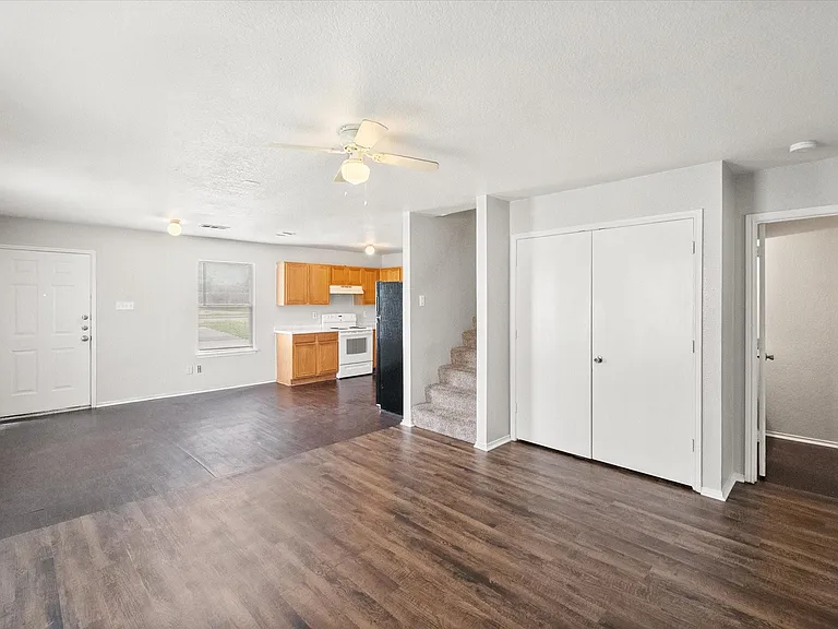 404 Kings Way Dr #A — Photo 7