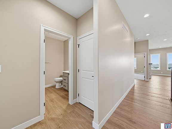 5th image of 10520 Majestic Ln