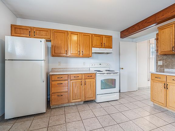 4th image of 210 N 6th St