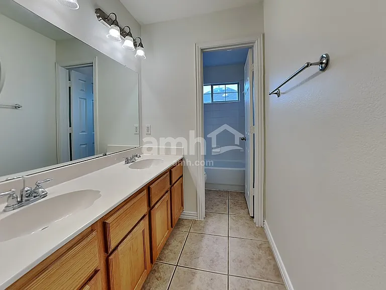 8001 Amesbury Ln — Photo 23