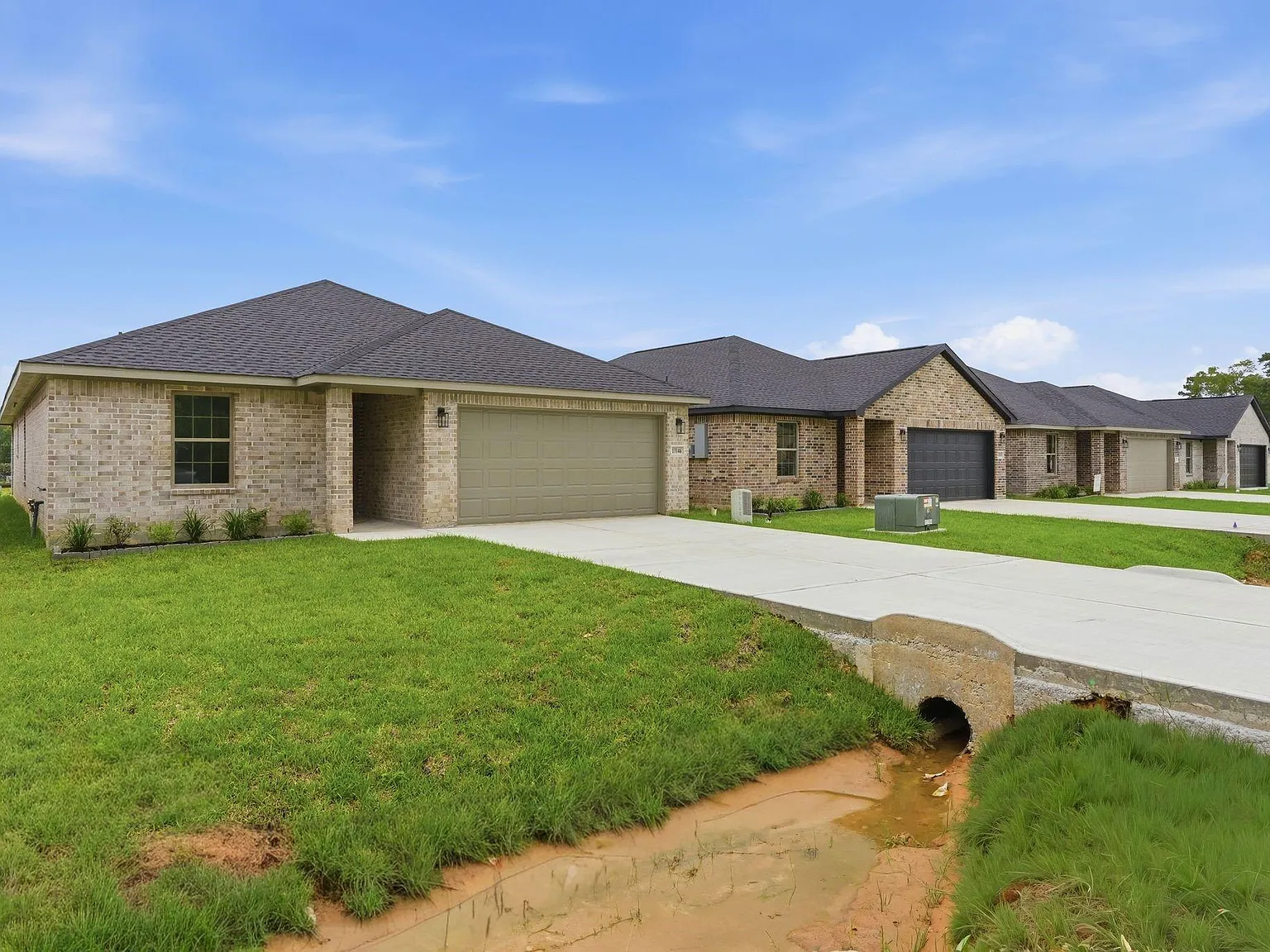 4 bed, 2.0 bath, 1638 sqft, $2,000 — Photo 3