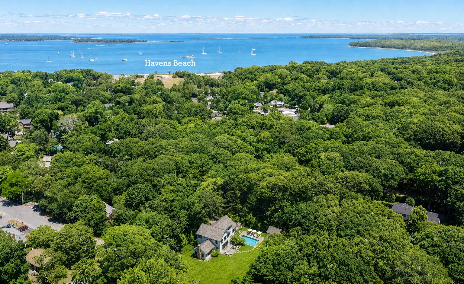 Private Oasis in the Heart of the Village! — Photo 4