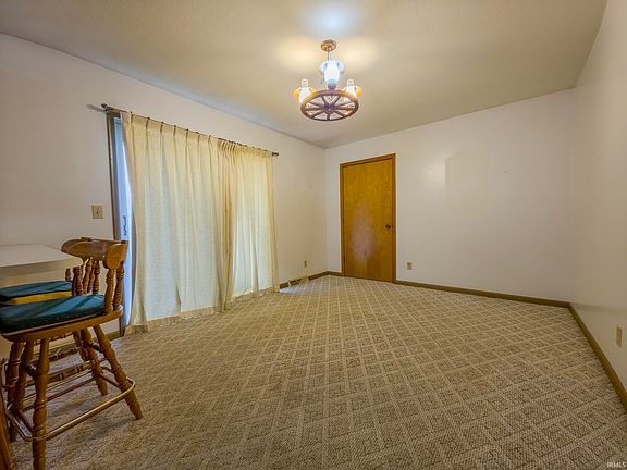 5th image of 411 Cherry Hill Dr