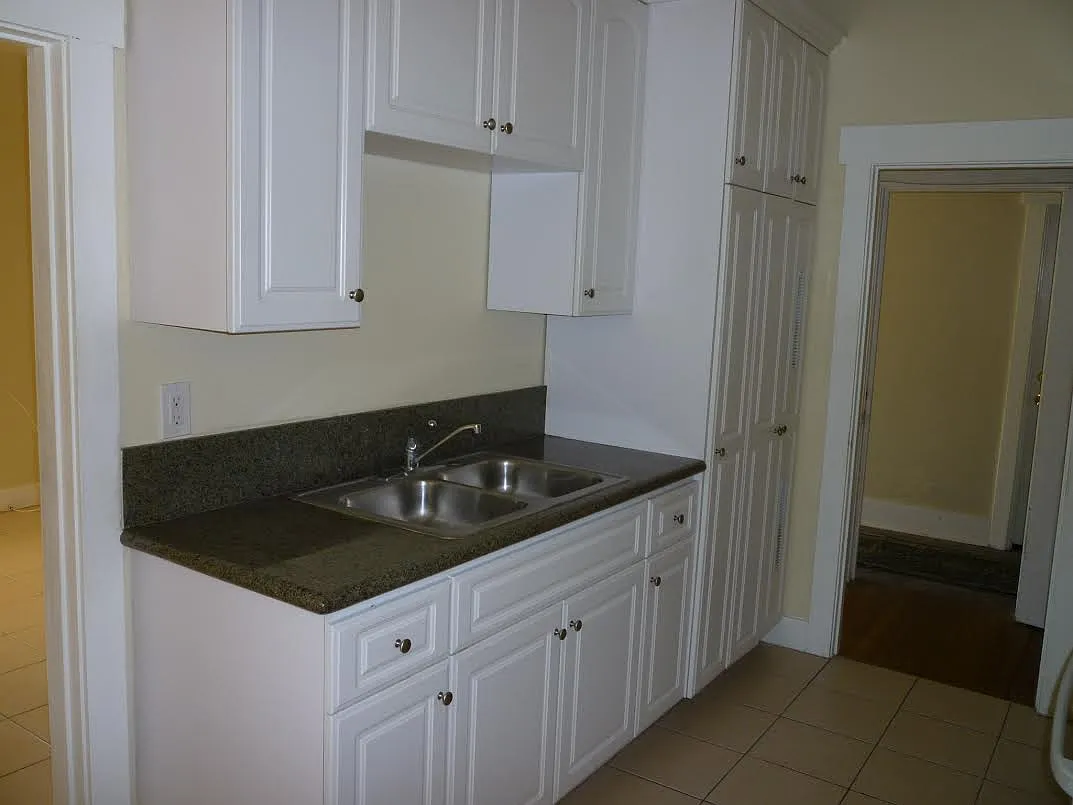 1 bed, 600 sqft, $2,100 — Photo 2