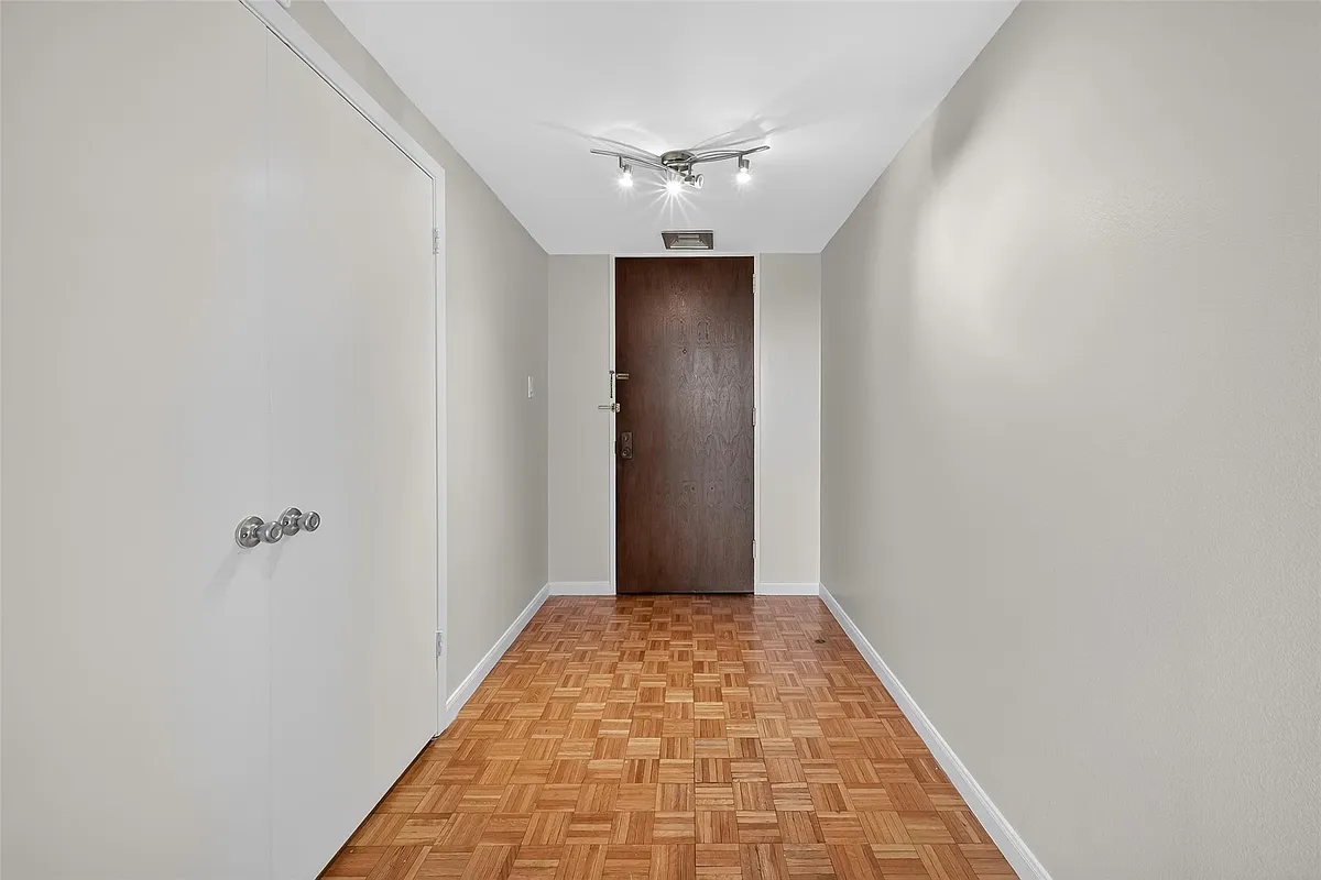 Building Photo - 5001 Woodway Dr #1804