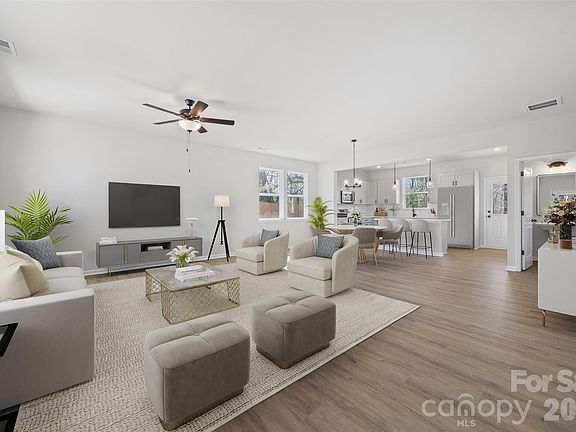 4th image of 213 Sloan St