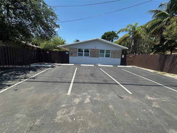 1105 NE 5th Ter APT 3