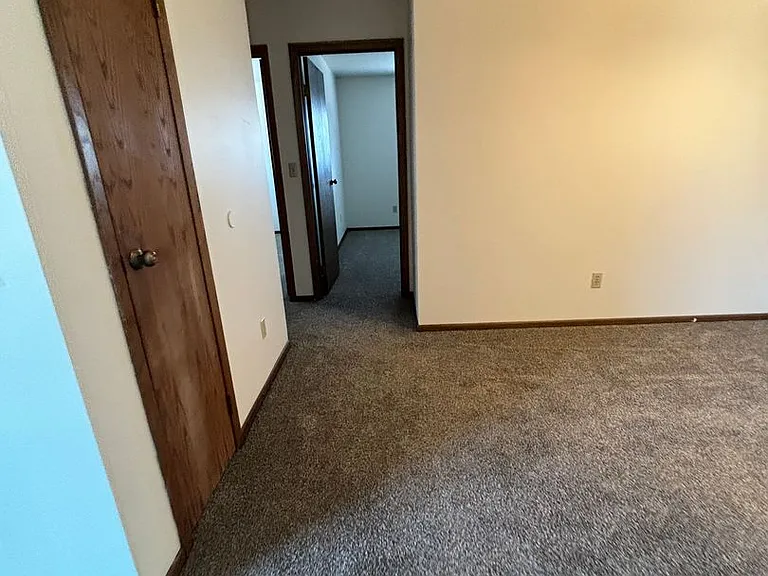 1612 E Gateway Cir S — Photo 11