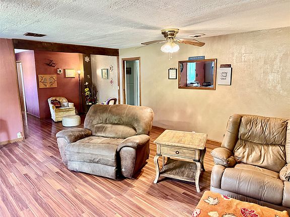 4th image of 449 Price Rd
