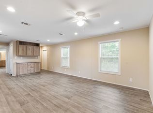221 Wildwind Dr, Mabank, TX 75156