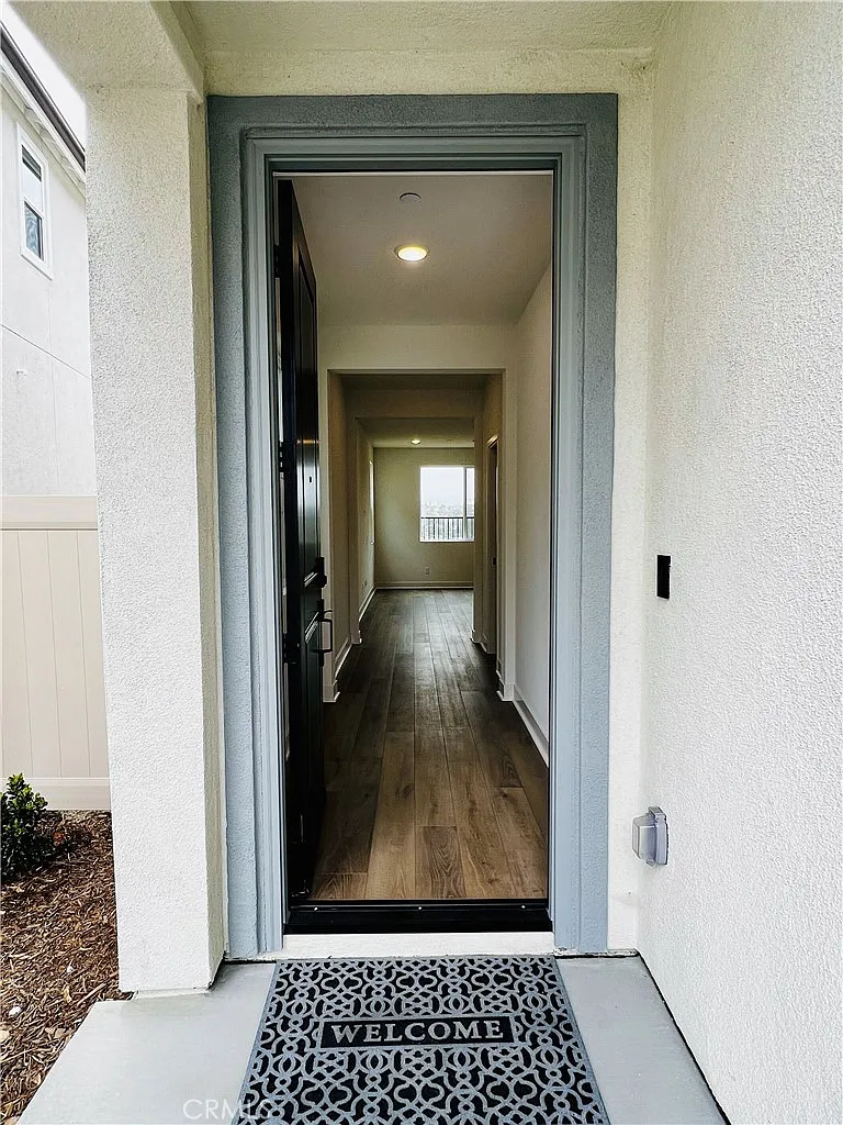 4 bed, 2.5 bath, 2295 sqft, $6,500 — Photo 3