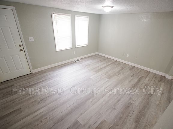 4th image of 2121 E 81st Ter