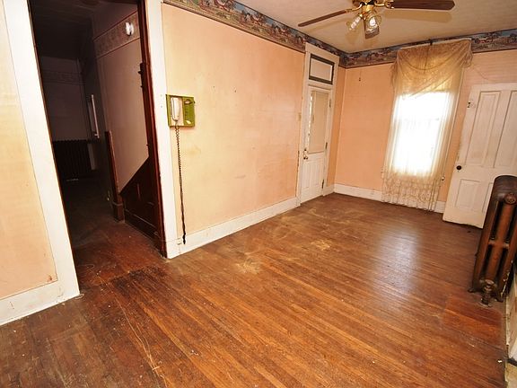 5th image of 301 W Armstrong St
