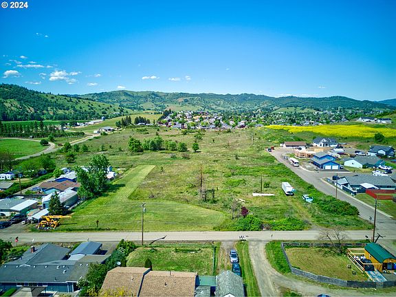 4th image of 2674 Landers Ave