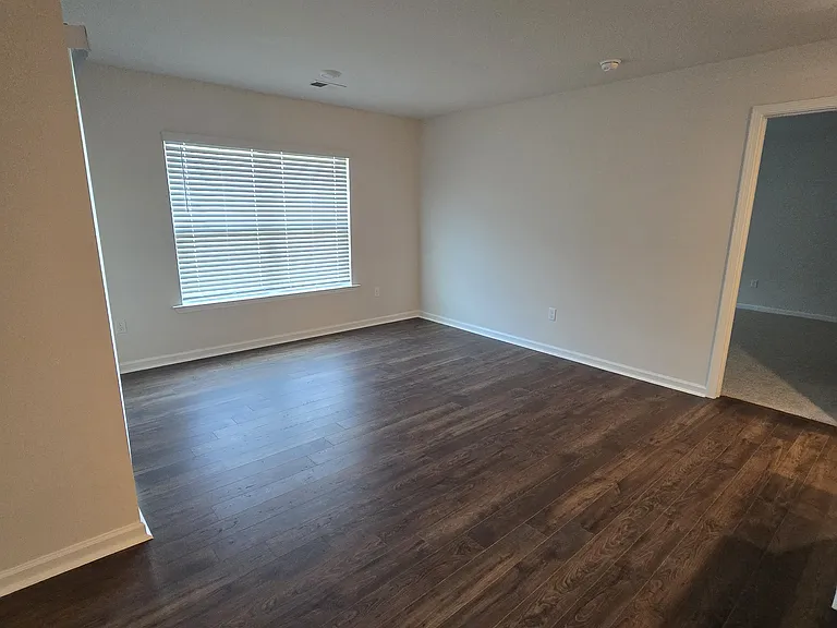 820 Wolverine Ln — Photo 3